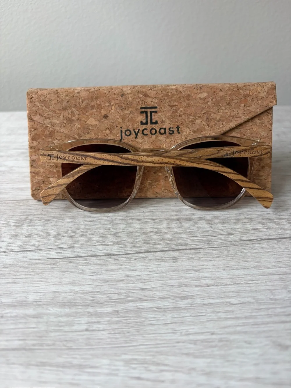 Joycoast Women's Clear Frame Sunglasses with Brown Gradient Lenses